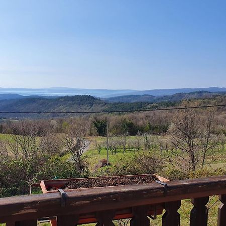 Apartment Mirella For 6 Persons Located In Central Istria Gradinje Екстериор снимка