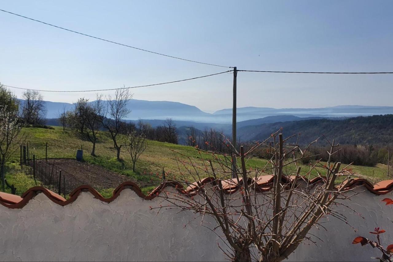 Apartment Mirella For 6 Persons Located In Central Istria Gradinje Екстериор снимка