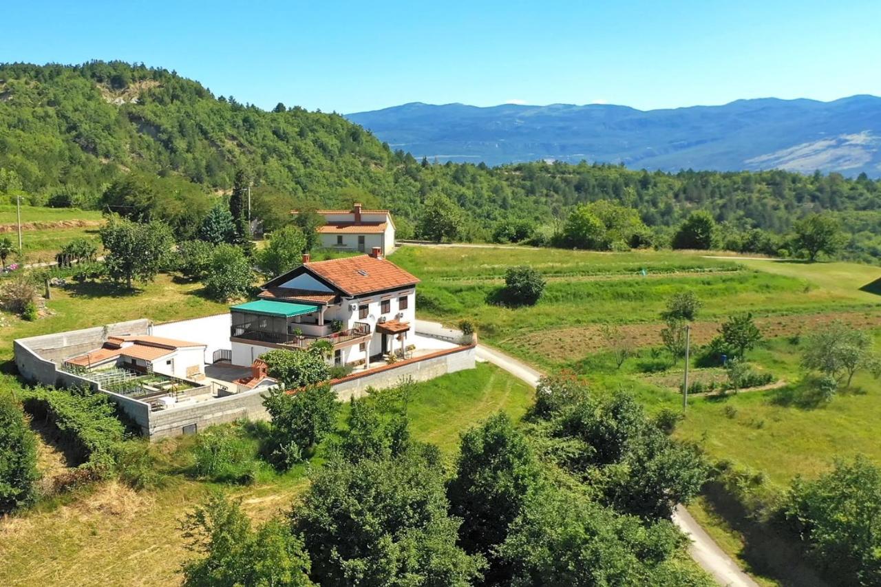 Apartment Mirella For 6 Persons Located In Central Istria Gradinje Екстериор снимка