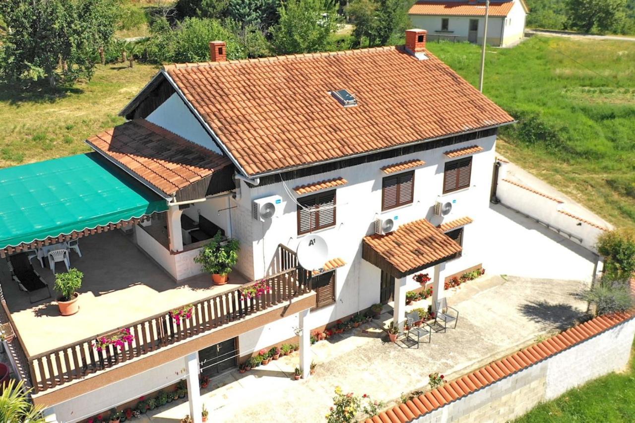 Apartment Mirella For 6 Persons Located In Central Istria Gradinje Екстериор снимка