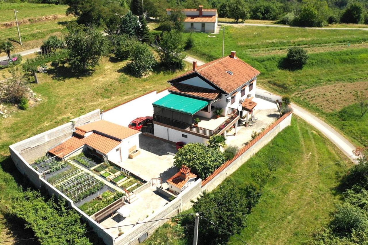 Apartment Mirella For 6 Persons Located In Central Istria Gradinje Екстериор снимка