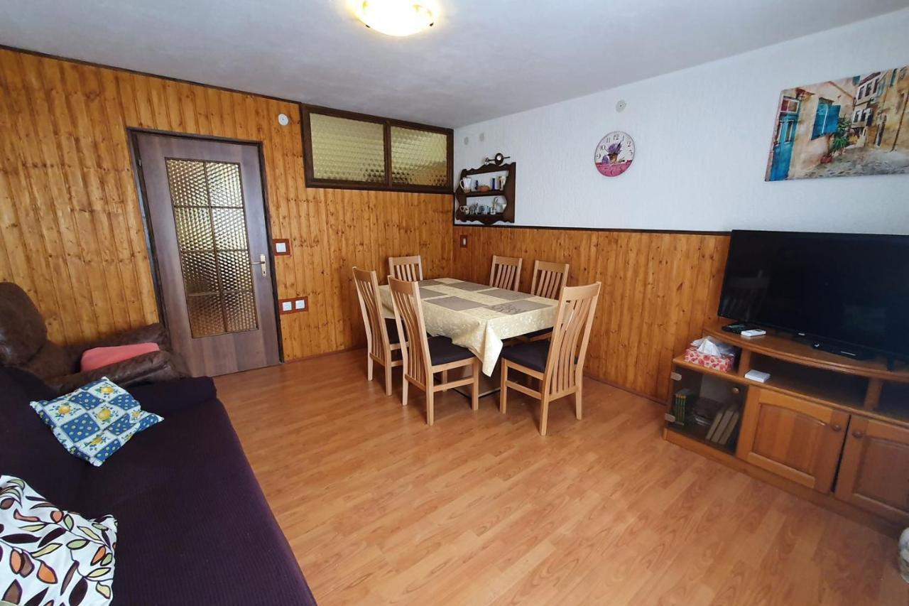 Apartment Mirella For 6 Persons Located In Central Istria Gradinje Екстериор снимка