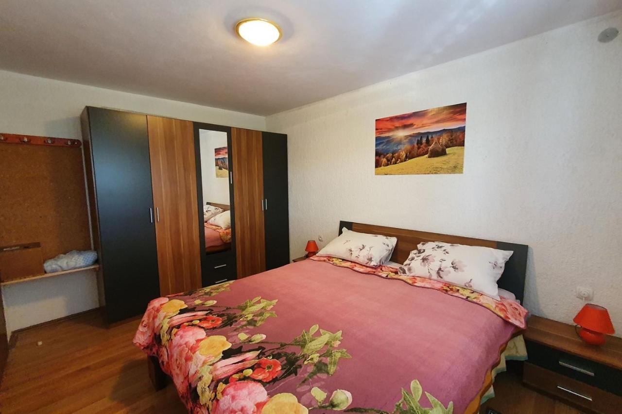 Apartment Mirella For 6 Persons Located In Central Istria Gradinje Екстериор снимка