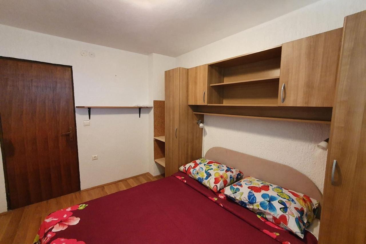 Apartment Mirella For 6 Persons Located In Central Istria Gradinje Екстериор снимка
