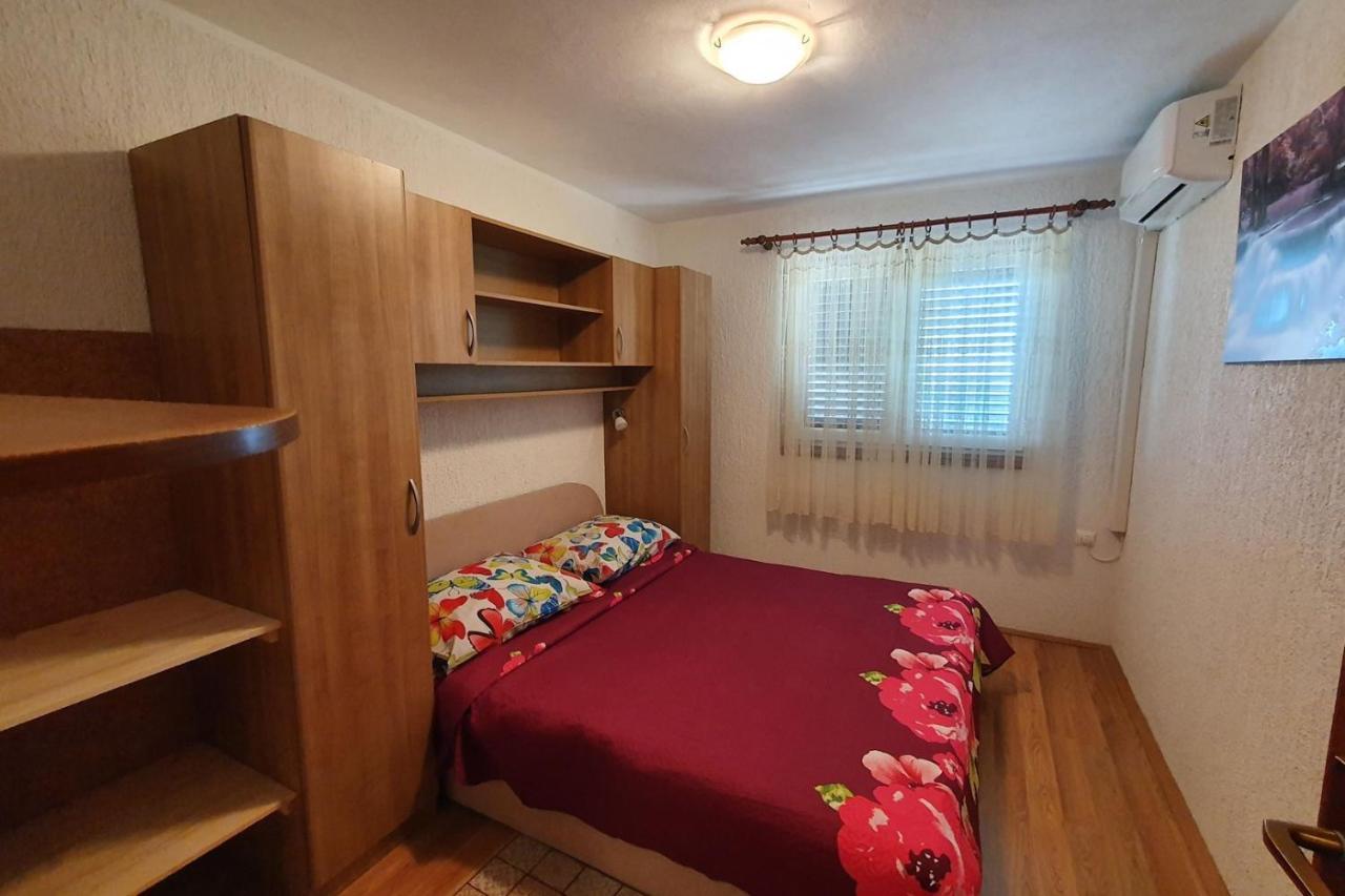 Apartment Mirella For 6 Persons Located In Central Istria Gradinje Екстериор снимка