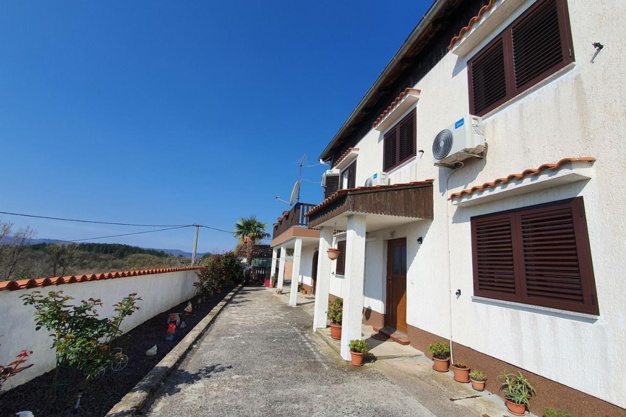 Apartment Mirella For 6 Persons Located In Central Istria Gradinje Екстериор снимка