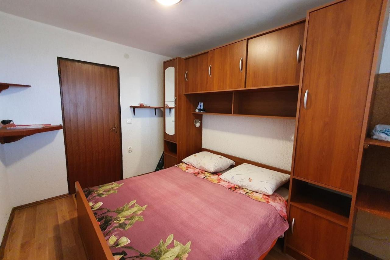 Apartment Mirella For 6 Persons Located In Central Istria Gradinje Екстериор снимка