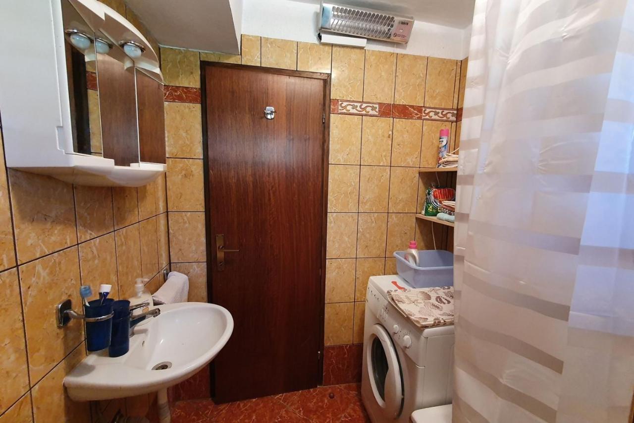 Apartment Mirella For 6 Persons Located In Central Istria Gradinje Екстериор снимка