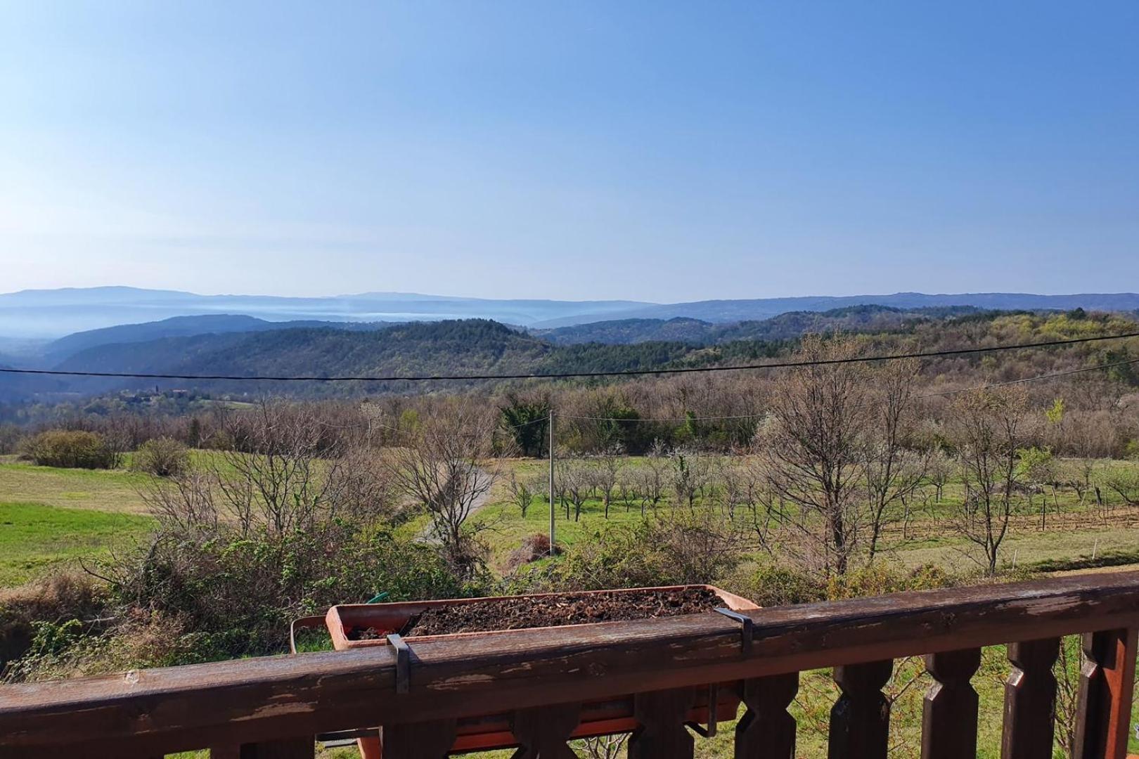 Apartment Mirella For 6 Persons Located In Central Istria Gradinje Екстериор снимка